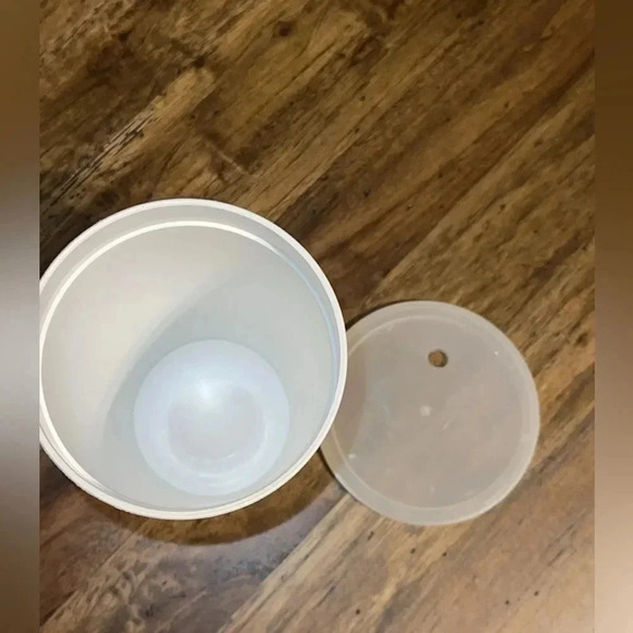 Wayne’s World 1992 Blockbuster Yellow Plastic Vintage Drinking Cup w/lid - Picture 5 of 5